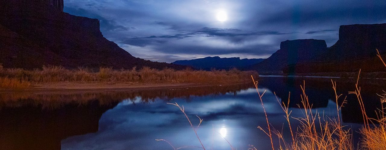 
        <div class='title'>
          moonlit cliffs
        </div>
       