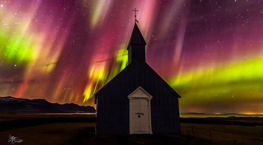 
        <div class='title'>
          Aurora Over The Black Church - Iceland
        </div>
       
        <div class='description'>
          Aurora Over The Black Church - Iceland
        </div>
      