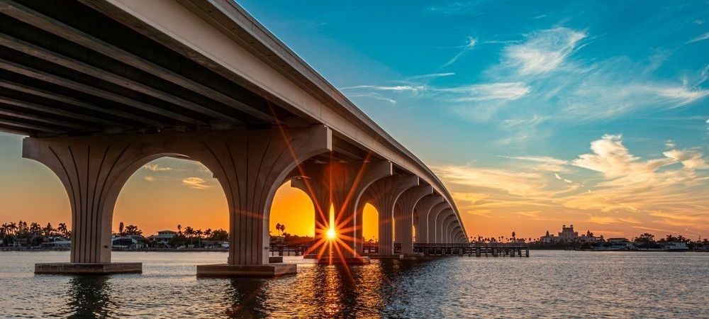 
        <div class='title'>
          Sunset Pinellas Bayway Bridge
        </div>
       
        <div class='description'>
          Sunset Pinellas Bayway Bridge, Tierra Verde, Florida
        </div>
      