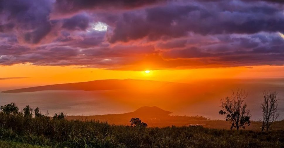 Golden Sunset Over Keolea Uplands, Hawaii | Dramatic Pacific Coast Landscape