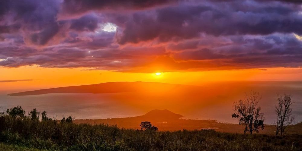 Golden Sunset Over Keolea Uplands, Hawaii | Dramatic Pacific Coast Landscape