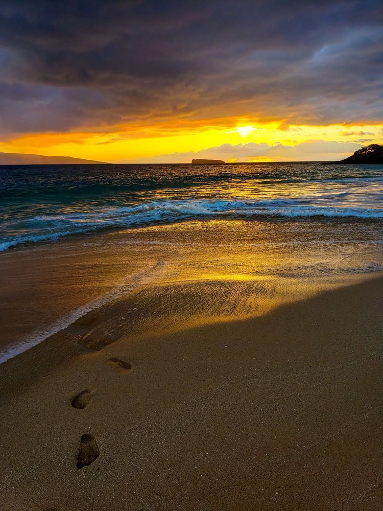 Maui Footprints Photography Art | Sam Gilliss | Visual Arts