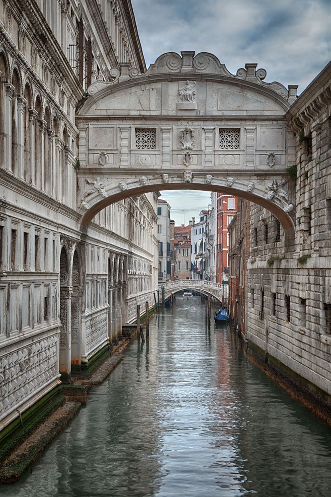 Walkway that connects the Doge's Palace to the Bridge of Sighs.