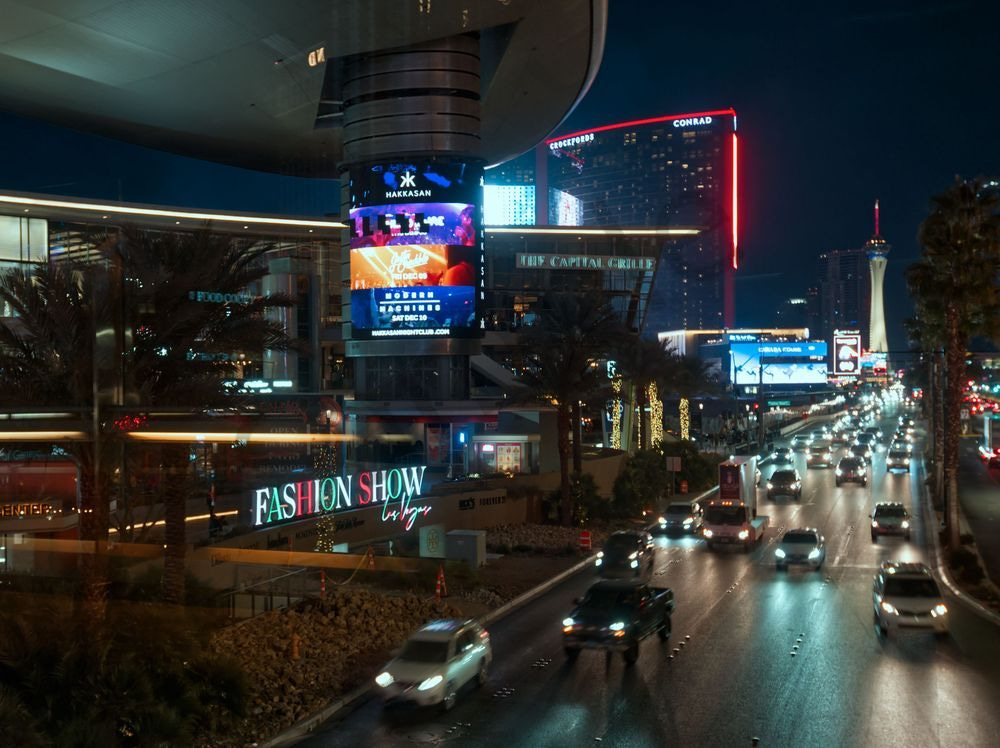 FASHION ON THE STRIP PHOTOGRAPH