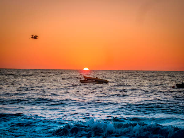 Tranquil Sunset Over Ocean Waves