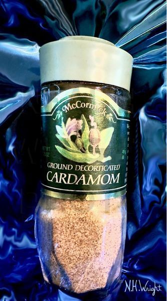 McCormick Ground Decorated CARDAMON Spice 