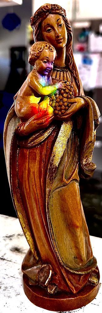 Jesus sharing grapes with Mary