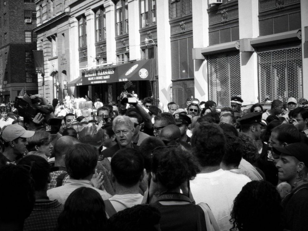 Bill Clinton visits NYC (09/13/2001)