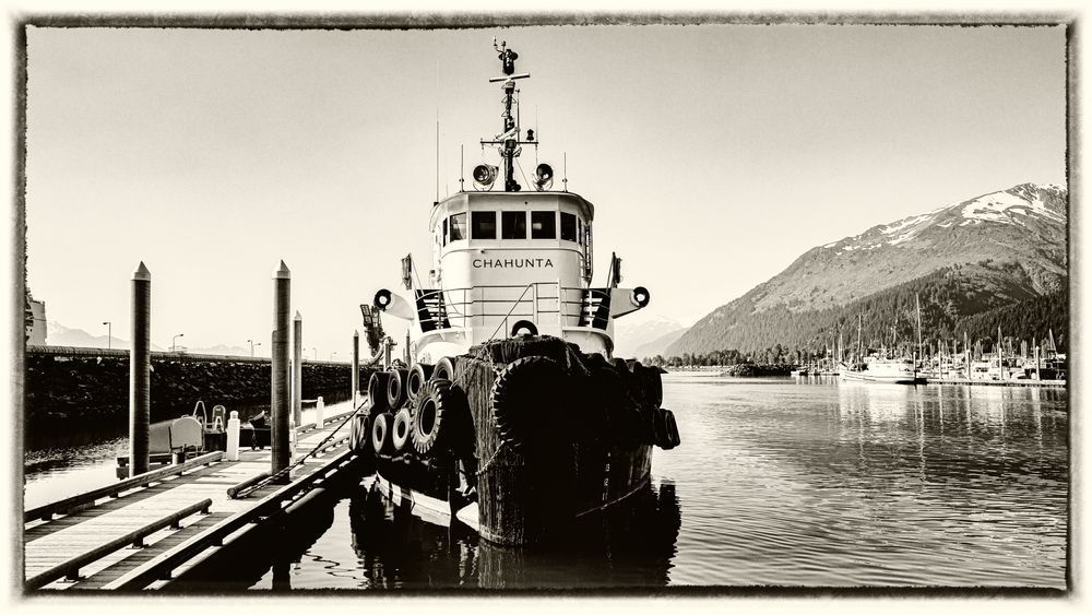 Chahunta Tug 2  Ak Photography Art | Julian Kegel 