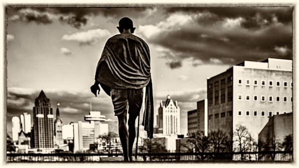 GHANDI AT COURTHOUSE - WI