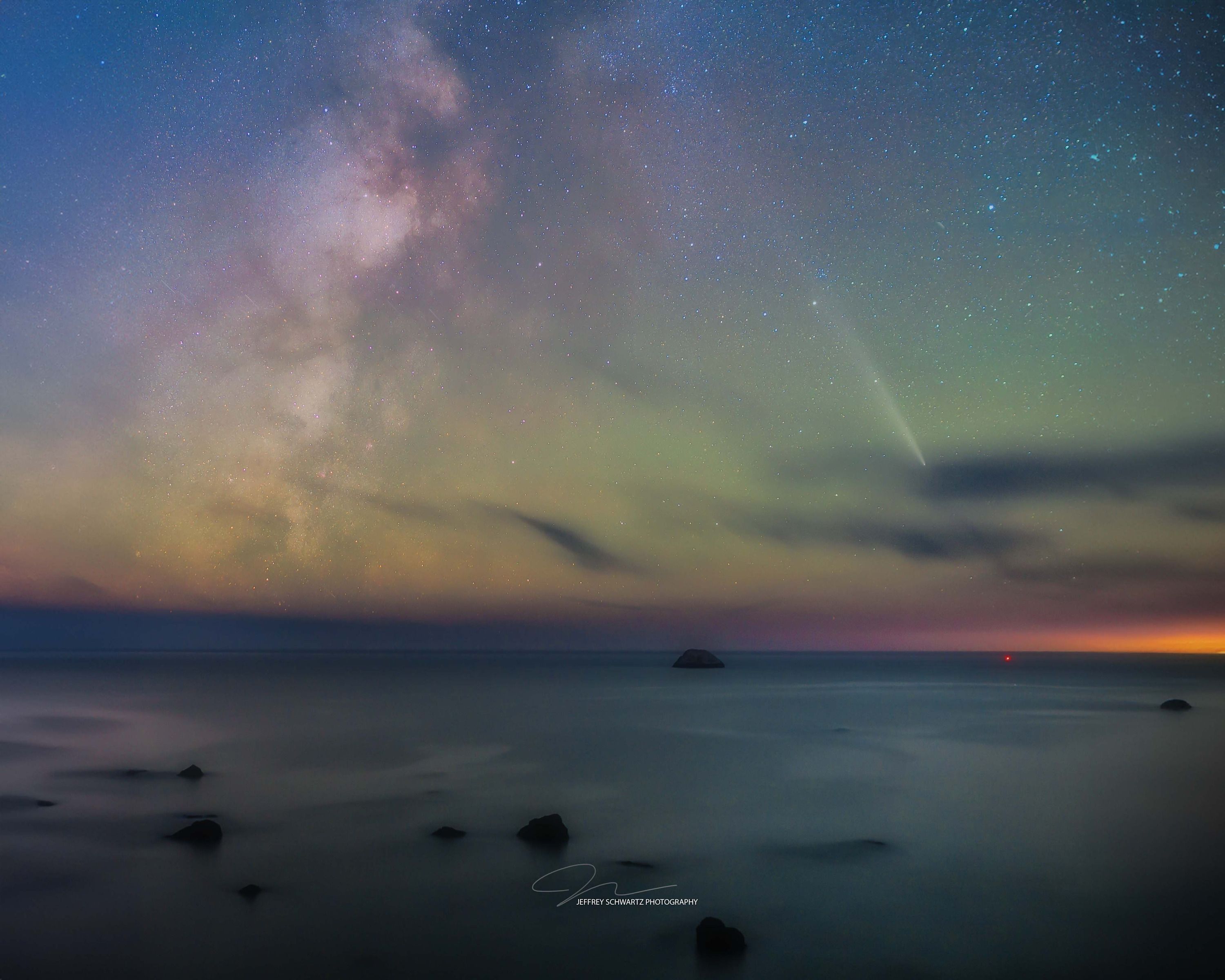 
        <div class='title'>
          The Comet and the Milky Way 11262024 SMALL
        </div>
       