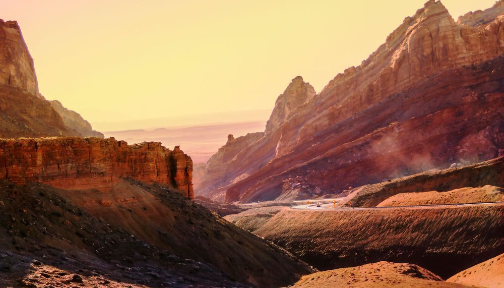 Familiar Bend, Changing Light – Spotted Wolf Canyon Photo