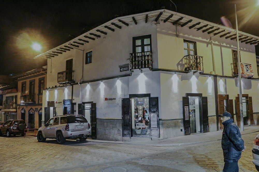 Scott Kasden | Shop night photo of Cuenca, Ecuador building