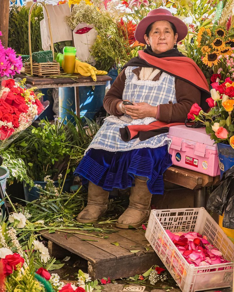 Scott Kasden | Shop photo of flower vendor in Cuenca Market