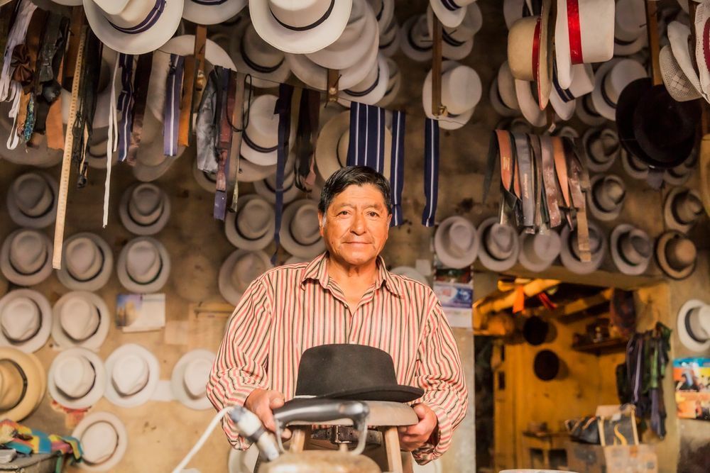  Scott Kasden | Shop photo of Ecuadorian hat maker in shop

