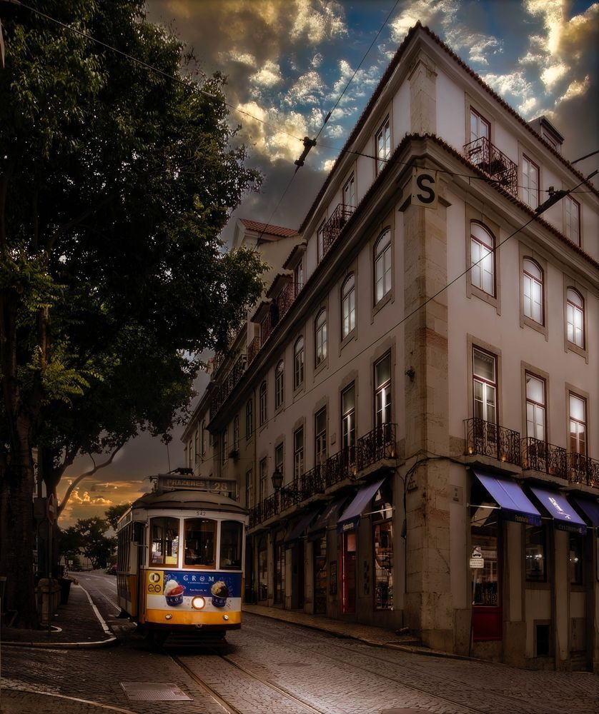 Golden Hour with Lisbon’s Iconic Tram 28 – Historic Portugal Streetcar Scene | 910Photography