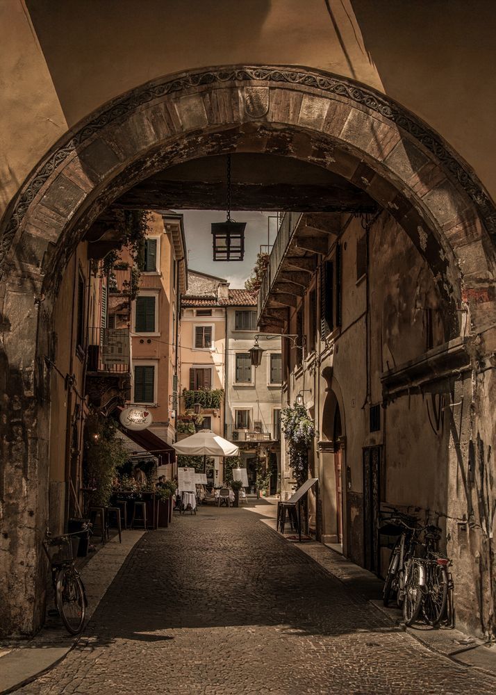 Hidden Restaurant Alley in Verona Italy – Fine Art Print | 910Photography