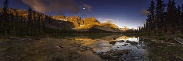 Bow Lake and Crowfoot Mtn. in Banff National Park. Canadian Rockies |