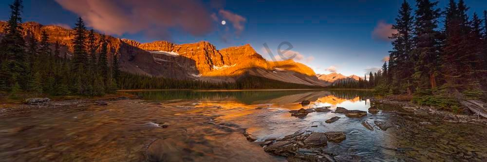 Bow Lake and Crowfoot Mtn. in Banff National Park. Canadian Rockies |