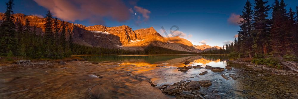Bow Lake and Crowfoot Mtn. in Banff National Park. Canadian Rockies |