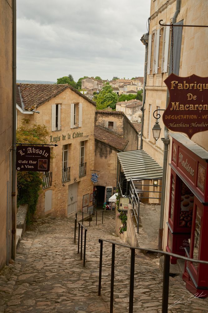 Path to lower Saint Emilion