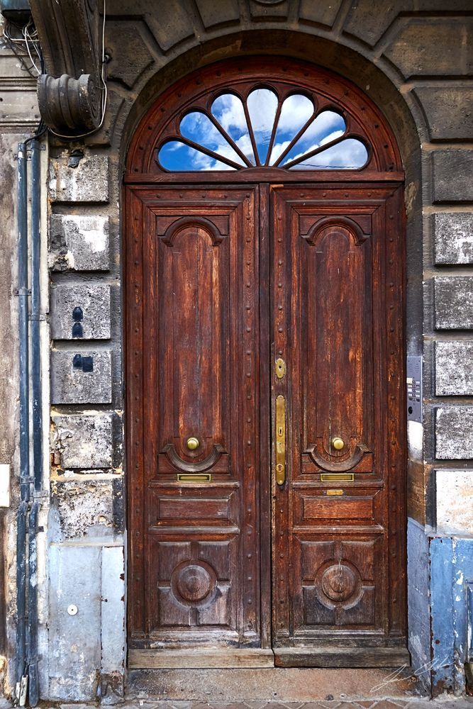 Double Wood Doors in Bordeaux