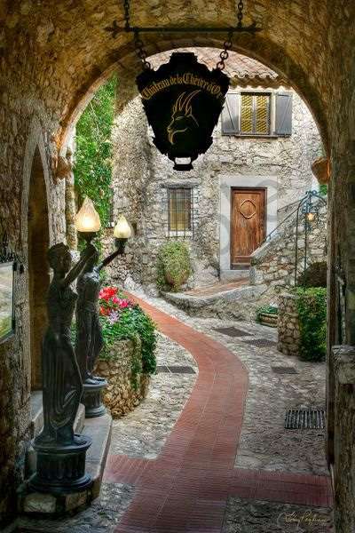 Chateau Dela Chevre D'or Art | Tony Pagliaro Gallery
