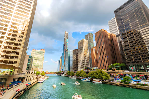 Chicago River at Michigan Avenue Wall Art – Everyday Cityscape Metal Print