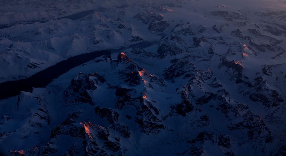 Kissing the Greenland Tops