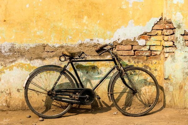 Y*a様 80s ヴィンテージ ゴツYALE USA製 BIKE イエール リバ old bicycle by rustic yellow wall in art photograph