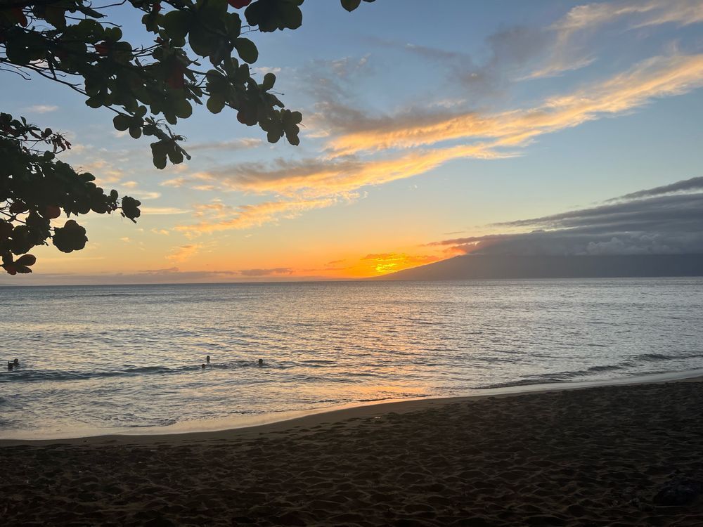 Hawaii Sunset Beyond the Horizon - Felton Fotography
