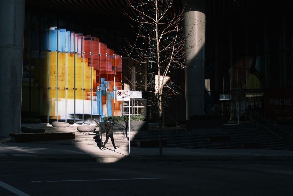 Spotlight on 601 – Urban Light and Color Street Photo | Luis R.R. Siqueira