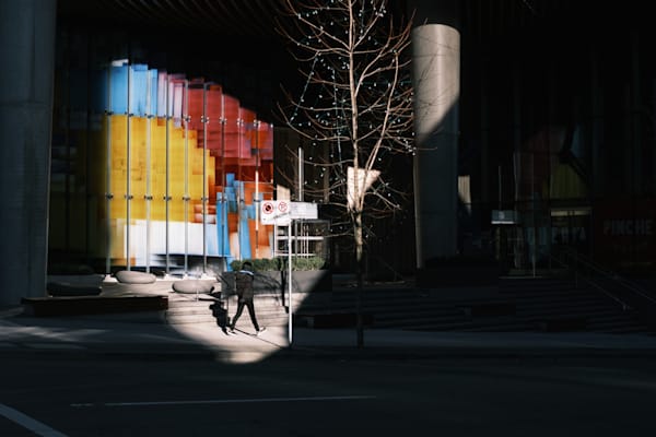 Spotlight on 601 – Urban Light and Color Street Photo | Luis R.R. Siqueira