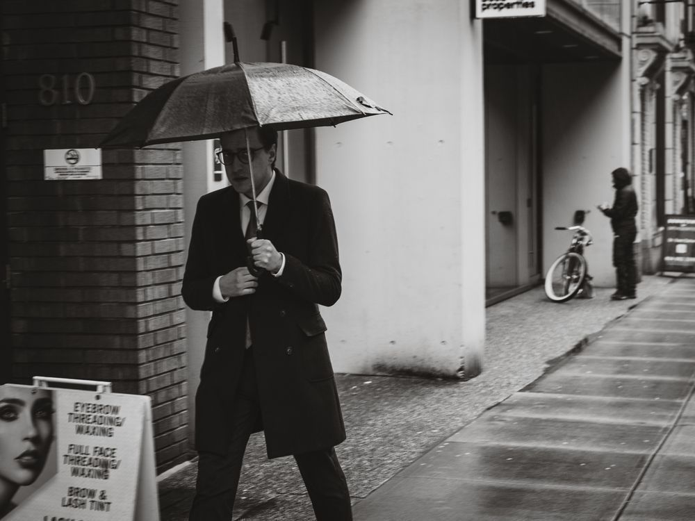 The Composed Commuter – Rainy Urban Street Photography by Luis R.R. Siqueira