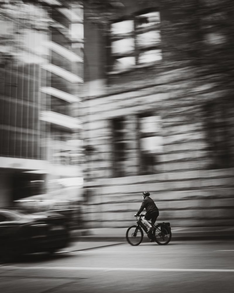 The Anchor – Black and White Cyclist Street Photography | Luis R.R. Siqueira