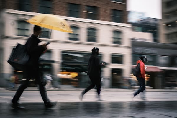 Journeys in the Rain – Urban Street Photography by Luis R.R. Siqueira