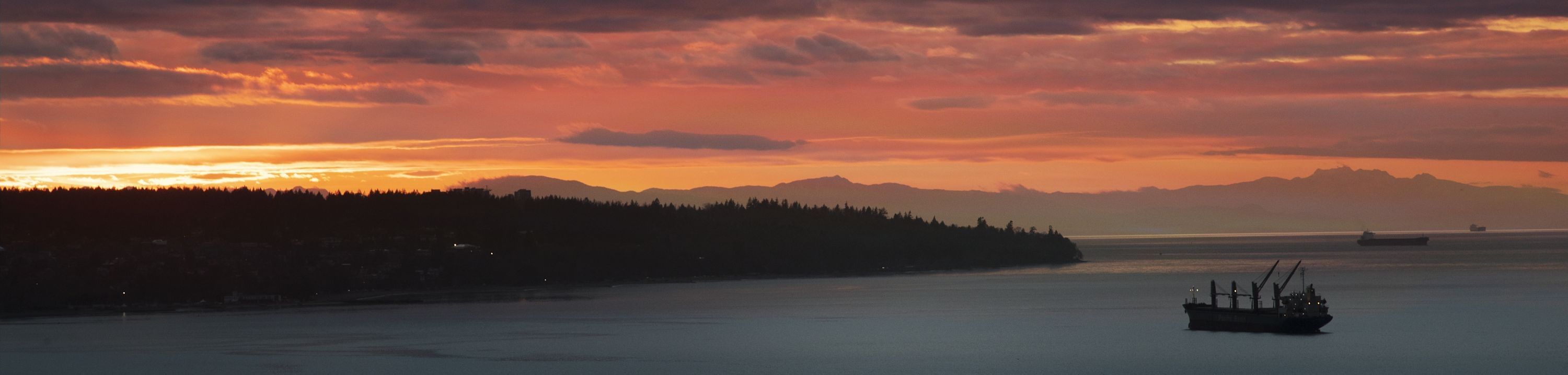 
        <div class='title'>
          English Bay Sunsets 1 l Vancouver Canada aclznp
        </div>
       