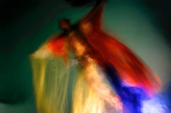 Experience the passion of true illumination with La Passion! Surround yourself with breathtaking serenity