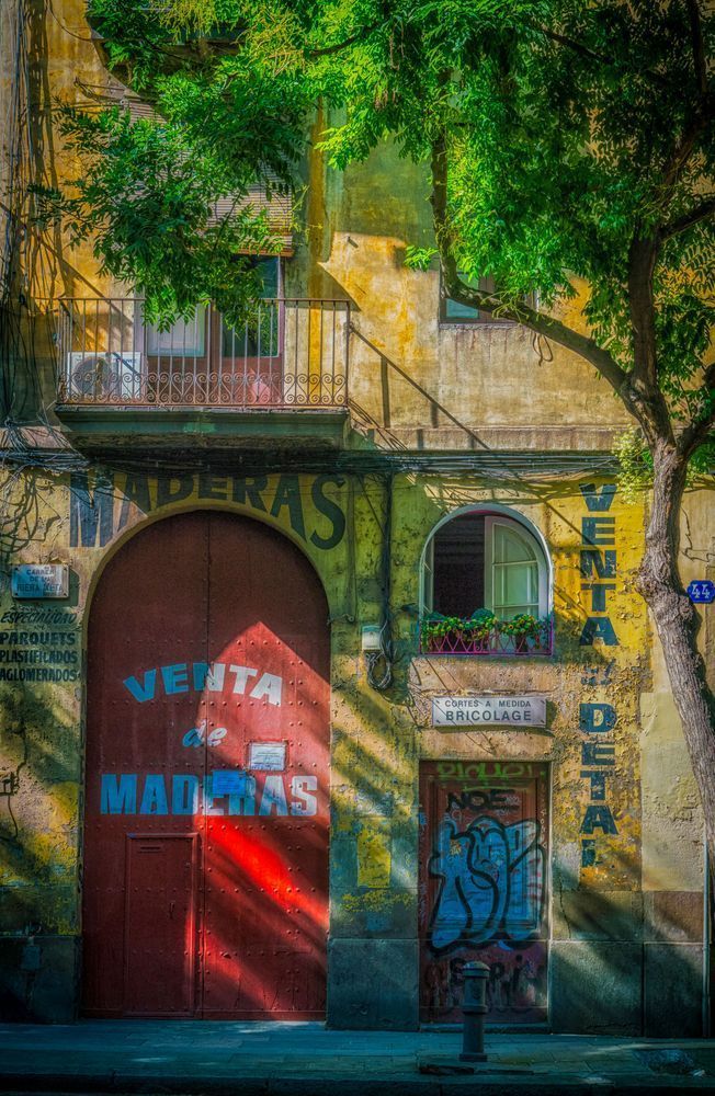 Maderas: Vibrant Graffiti Doorway in Barcelona Photography