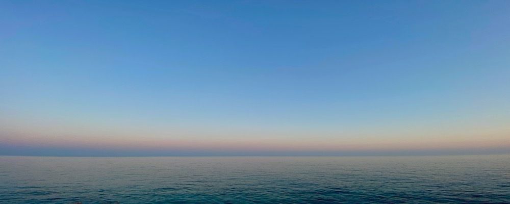 
        <div class='title'>
          Blue calm horizon   copie
        </div>
       
        <div class='description'>
          
        </div>
      