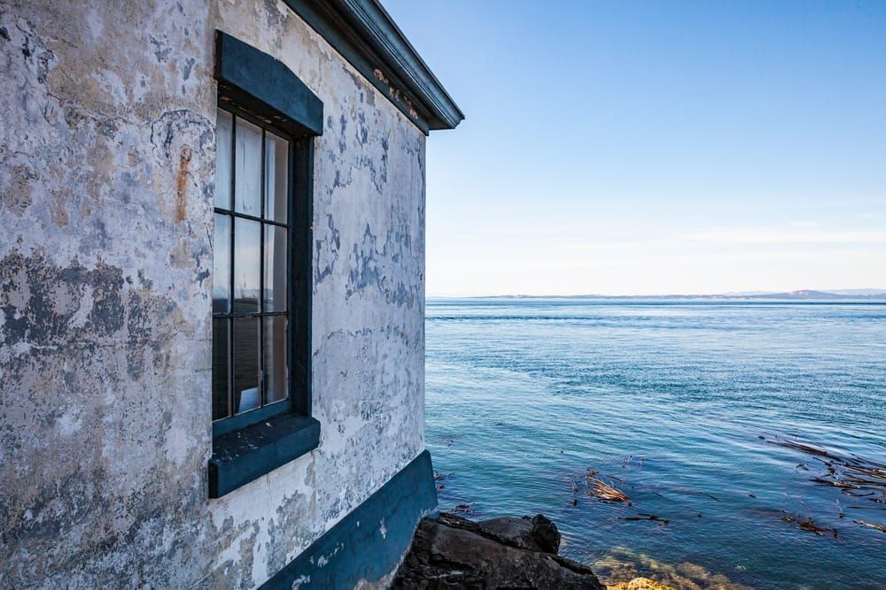 The Lighthouse at Lime Kiln Point State Park on San  Juan Island with the Haro Strait and Vancouver Island, BC 