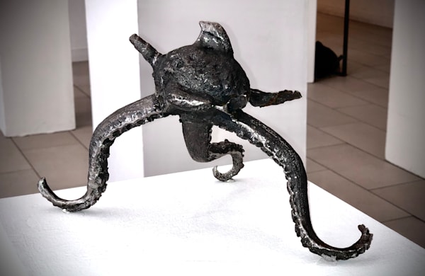 sculpture, dyslexia, iron, sea, ocean, disability