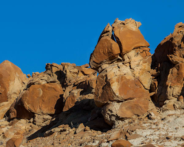 Bisti Kissing Couple