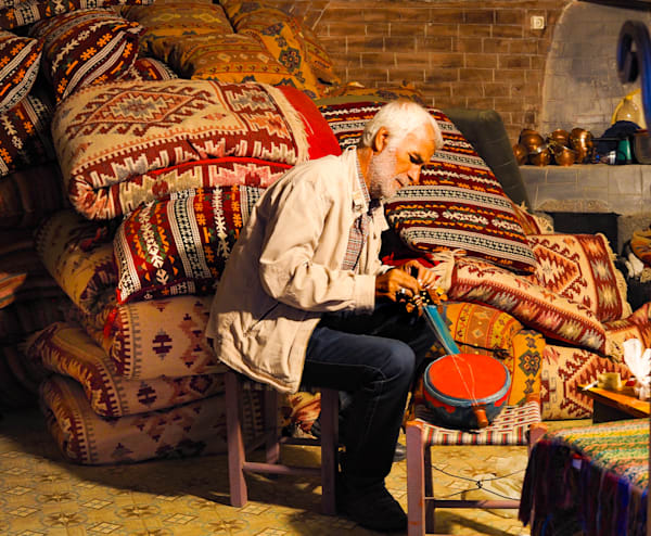Human Stories & Daily Rituals