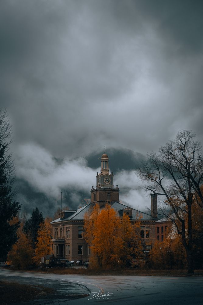 Silverton and the Storm - Fall descends on the mountain town of Silverton