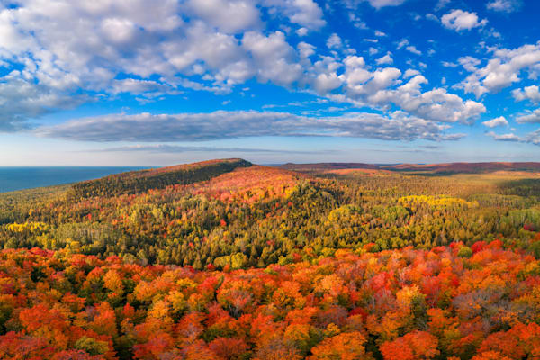 Leveaux Mountain,Lake Superior Laaq144 Art | Blacklock Gallery