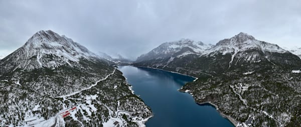 Lake Lago Cancano in WInter
