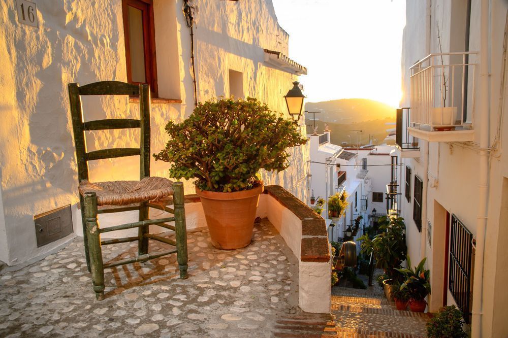 Mediterranean sunset -vLifestyle wall art with warm tones and strong emotional presence
