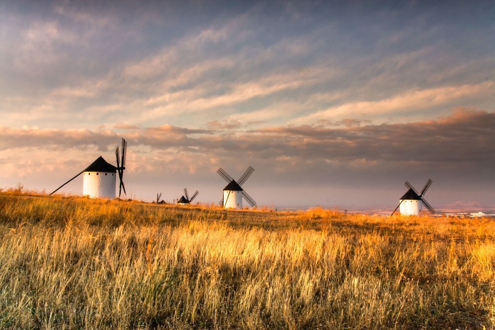 Morning of giants - Countryside landscape with strong horizontal composition