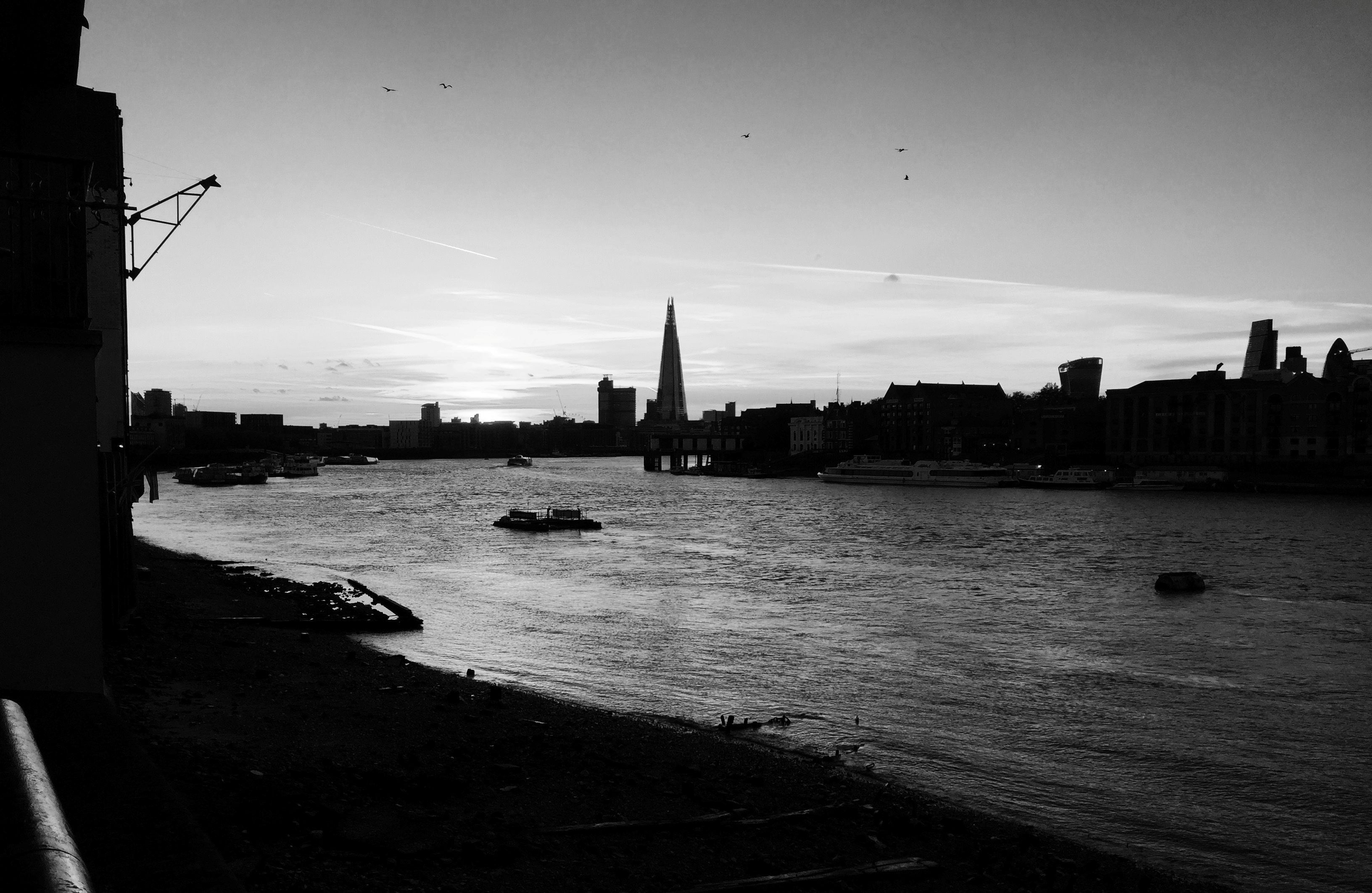 
        <div class='title'>
          London From Rotherhithe
        </div>
       